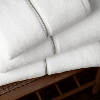 Zero Twist Satin Stitch White Bath Towel