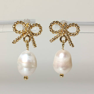 Natural Pearl Bowknot Twisted Earrings